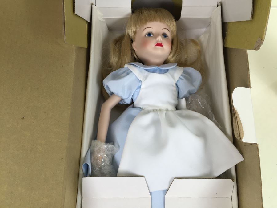 The Disney Collection Alice In Wonderland Collectors Doll Grolier [Photo 2]