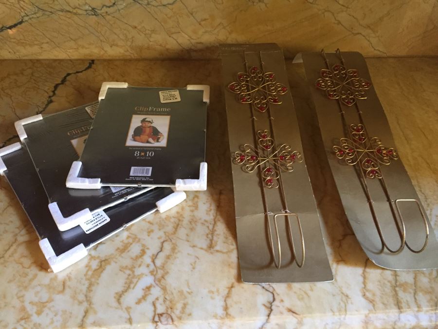 8 X 10 Picture Frames And Holiday Decoration Lot [Photo 1]