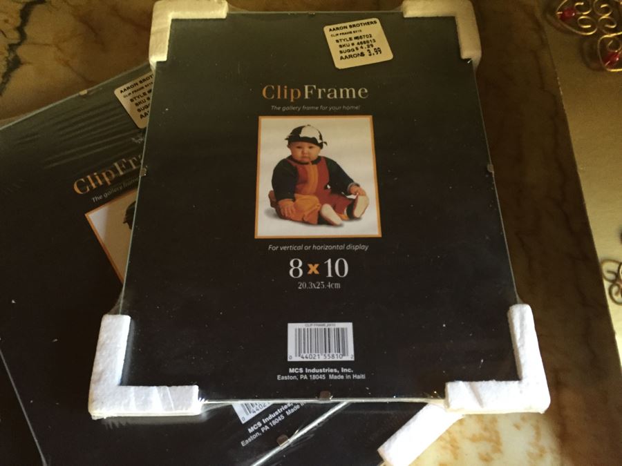 8 X 10 Picture Frames And Holiday Decoration Lot [Photo 4]