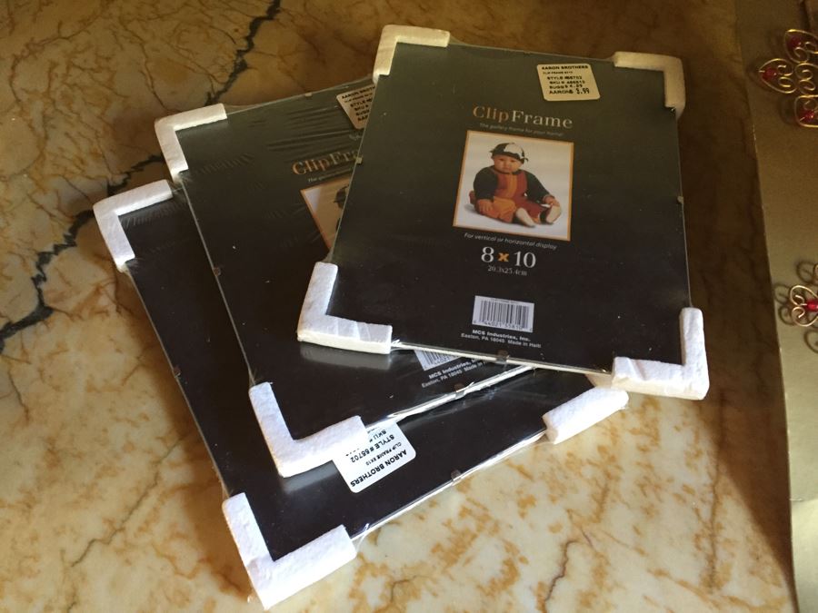 8 X 10 Picture Frames And Holiday Decoration Lot [Photo 2]