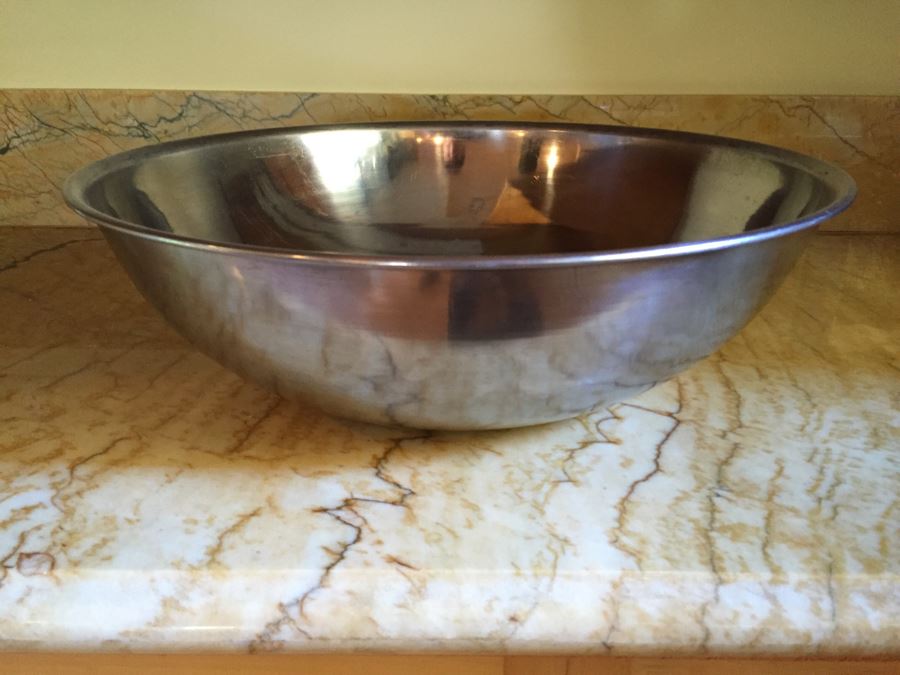 Large Stainless Steel Salad Bowl [Photo 1]