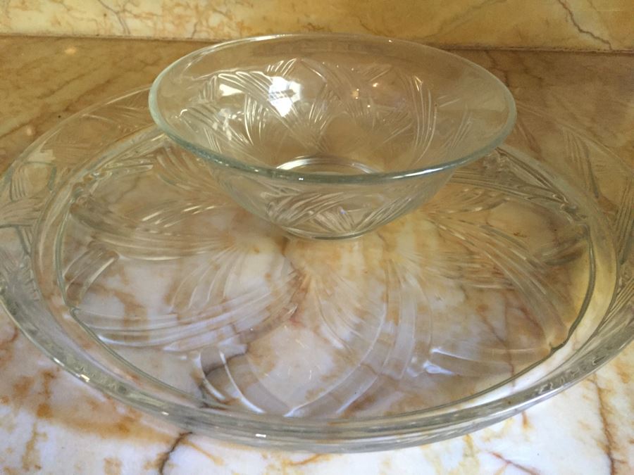 Anchor Hocking Glass Chip And Dip Set With Covered Lid [Photo 6]