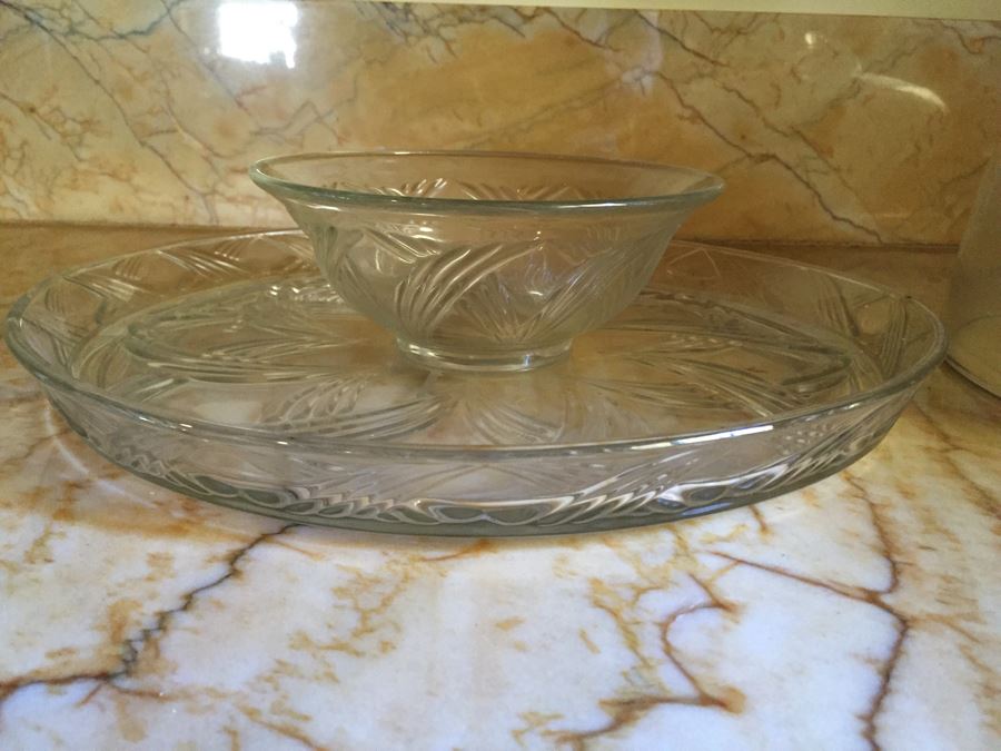 Anchor Hocking Glass Chip And Dip Set With Covered Lid [Photo 5]