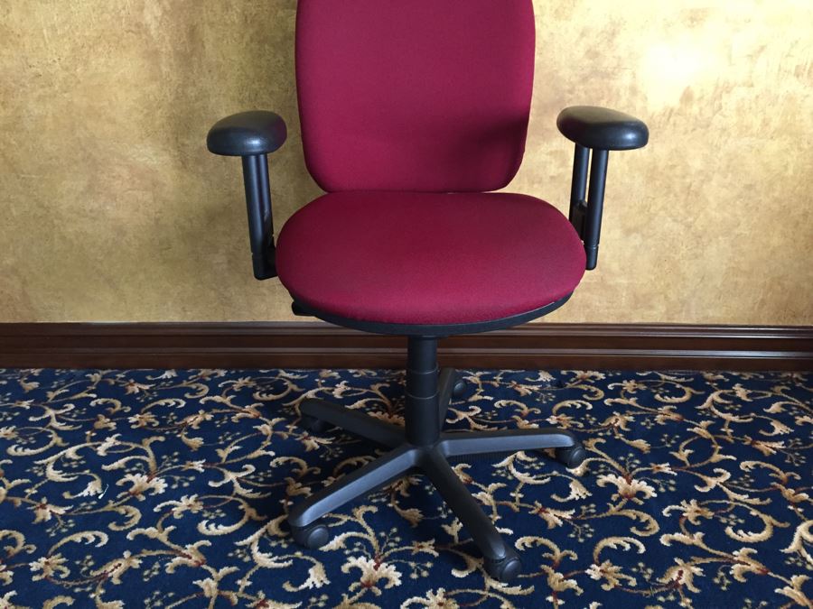 Office Chair [Photo 2]
