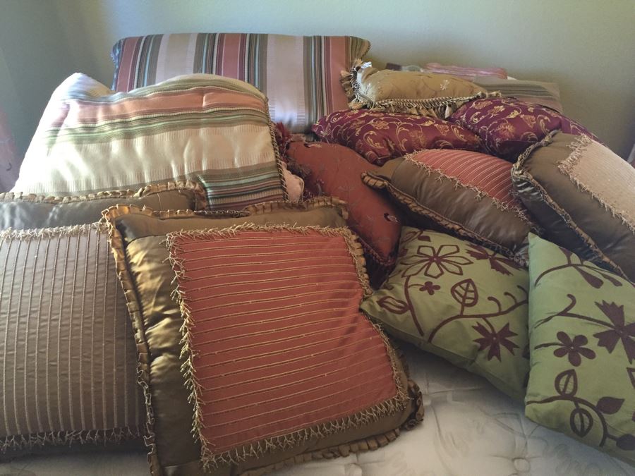 King Size Comforter And Pillow Lot