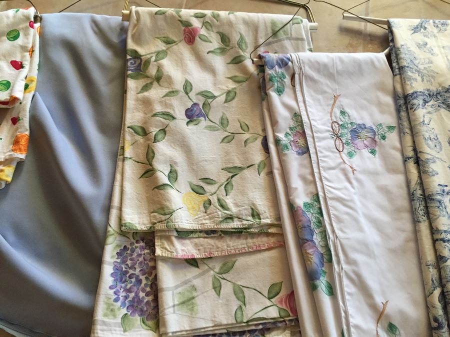 Huge Lot Of Over 10 Tablecloths [Photo 6]