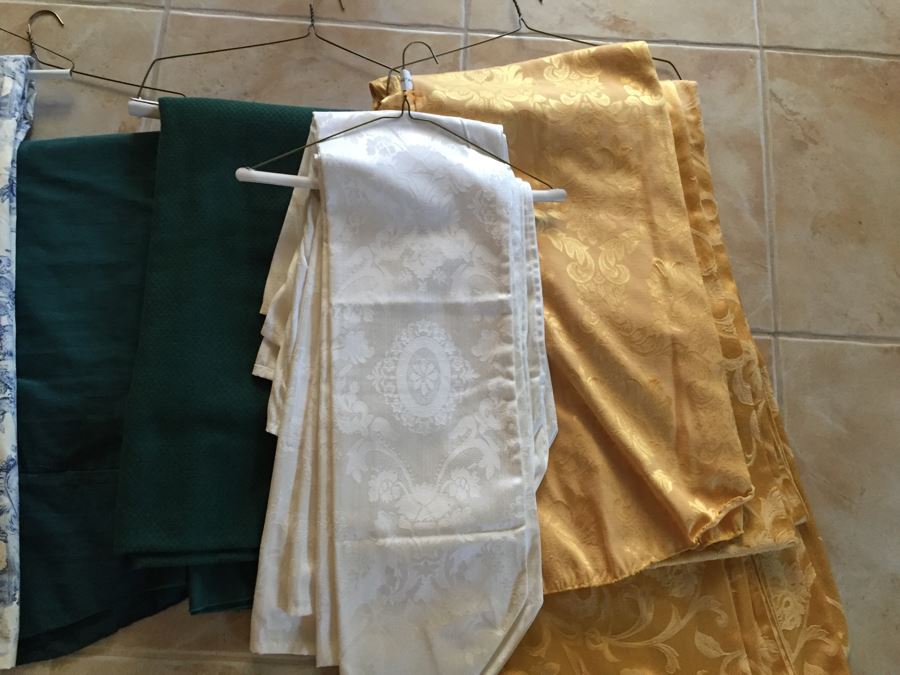 Huge Lot Of Over 10 Tablecloths [Photo 13]
