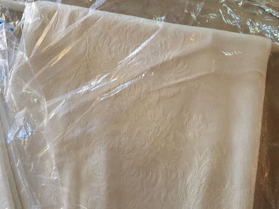 Huge Lot Of Over 10 Tablecloths [Photo 19]