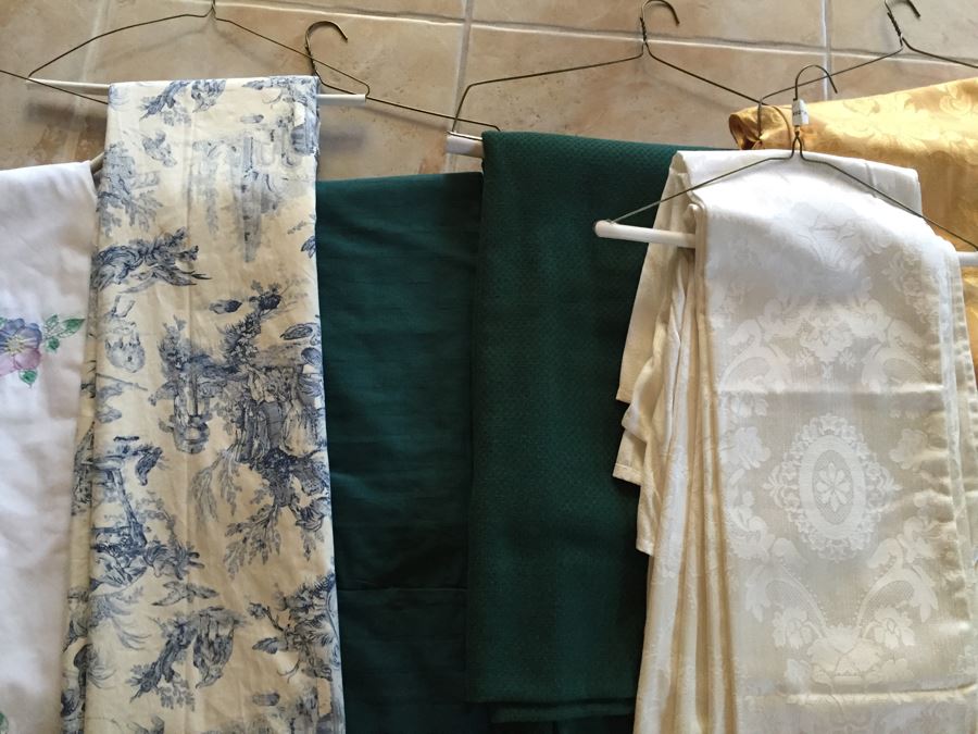 Huge Lot Of Over 10 Tablecloths [Photo 12]