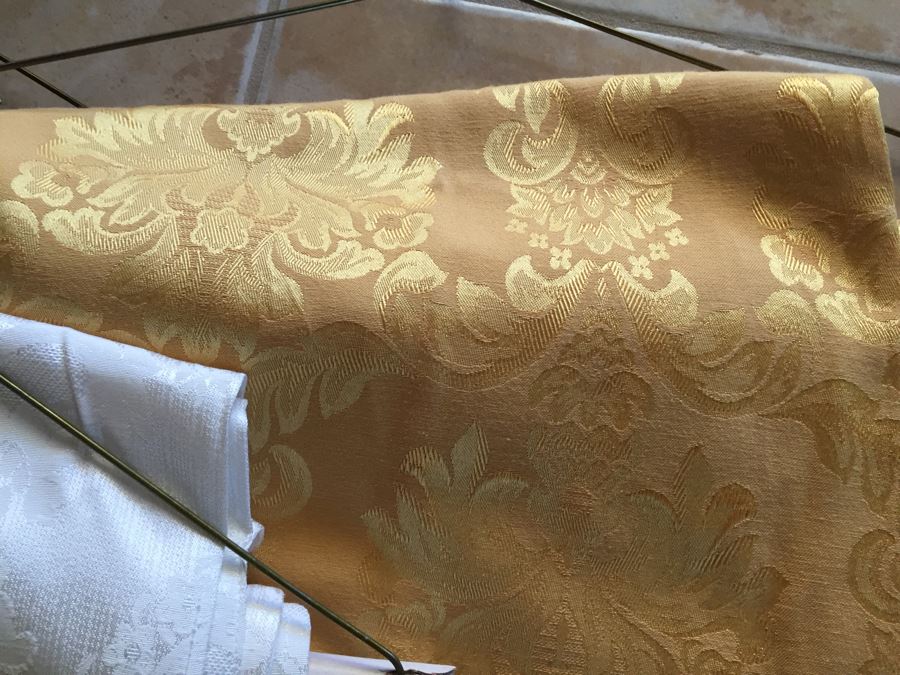 Huge Lot Of Over 10 Tablecloths [Photo 15]