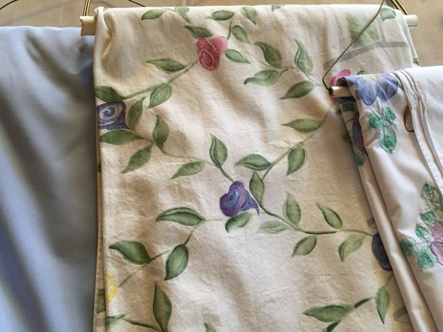 Huge Lot Of Over 10 Tablecloths [Photo 7]