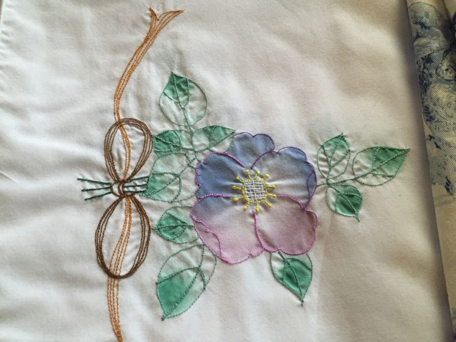 Huge Lot Of Over 10 Tablecloths [Photo 8]