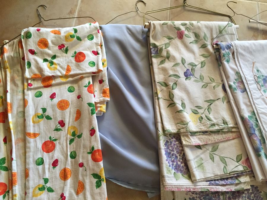 Huge Lot Of Over 10 Tablecloths [Photo 5]