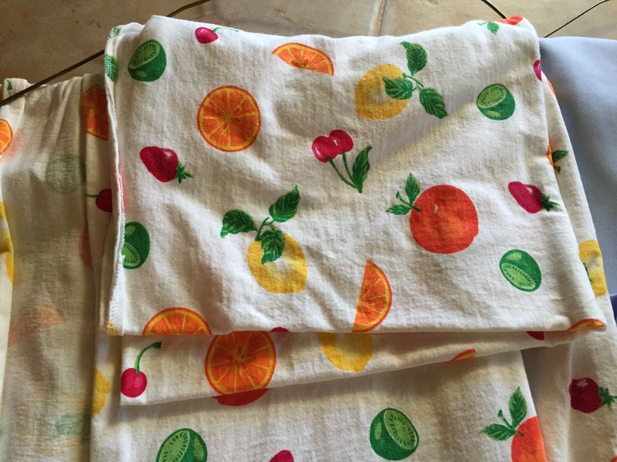 Huge Lot Of Over 10 Tablecloths [Photo 4]