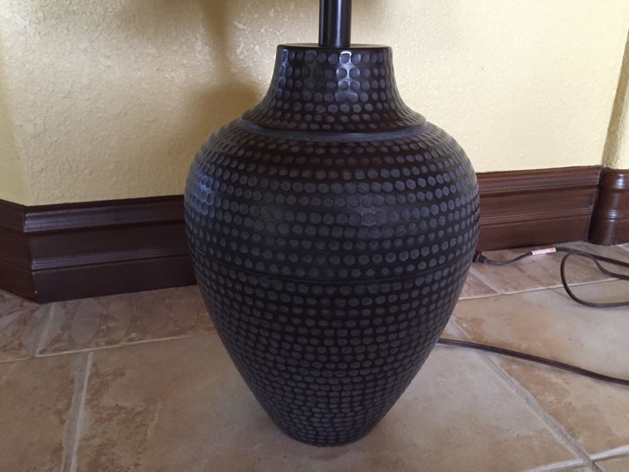 Modern Table Lamp With Shade [Photo 2]