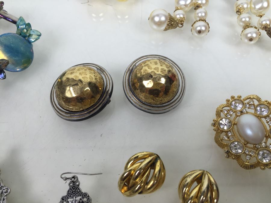 Costume Jewelry Lot [Photo 19]