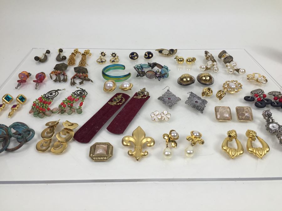 Costume Jewelry Lot [Photo 1]