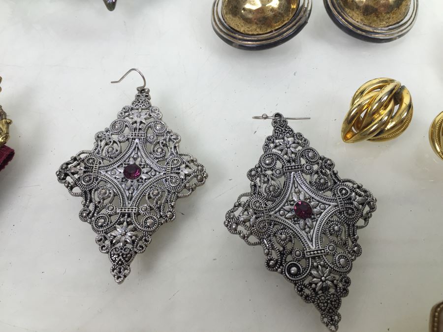 Costume Jewelry Lot [Photo 20]