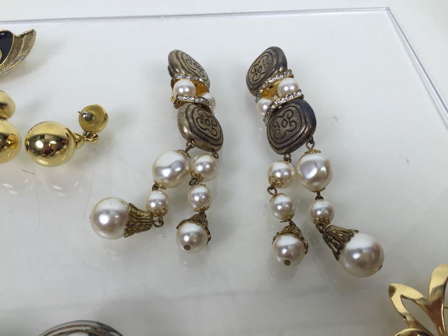 Costume Jewelry Lot [Photo 17]