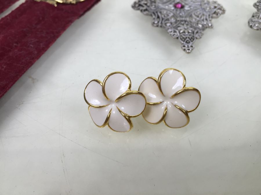 Costume Jewelry Lot [Photo 21]