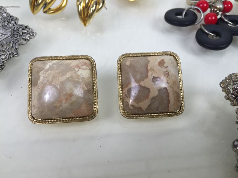 Costume Jewelry Lot [Photo 22]