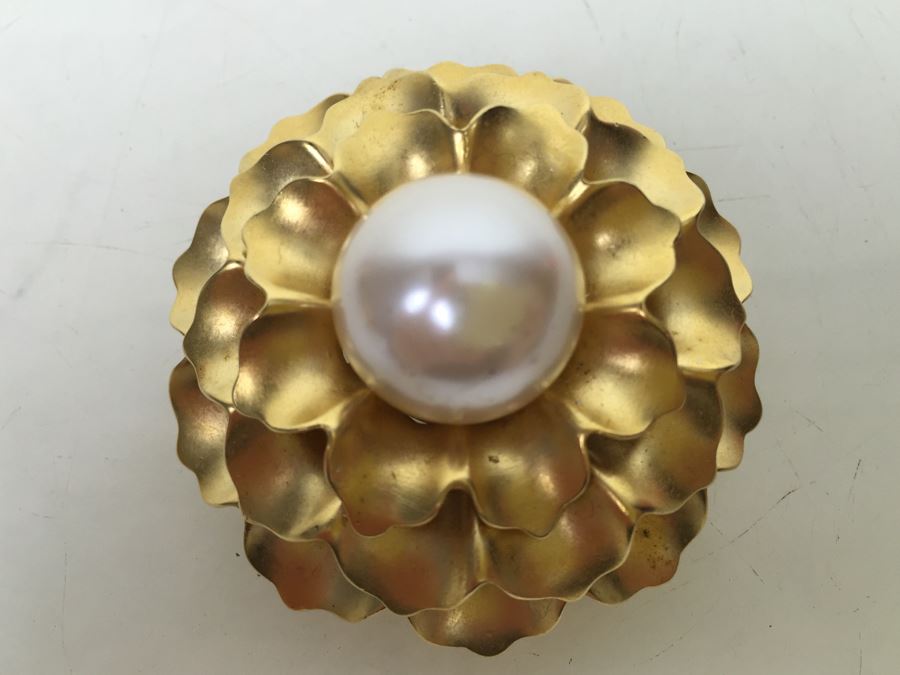 Large Vintage Monet Gold Tone Flower Brooch [Photo 5]