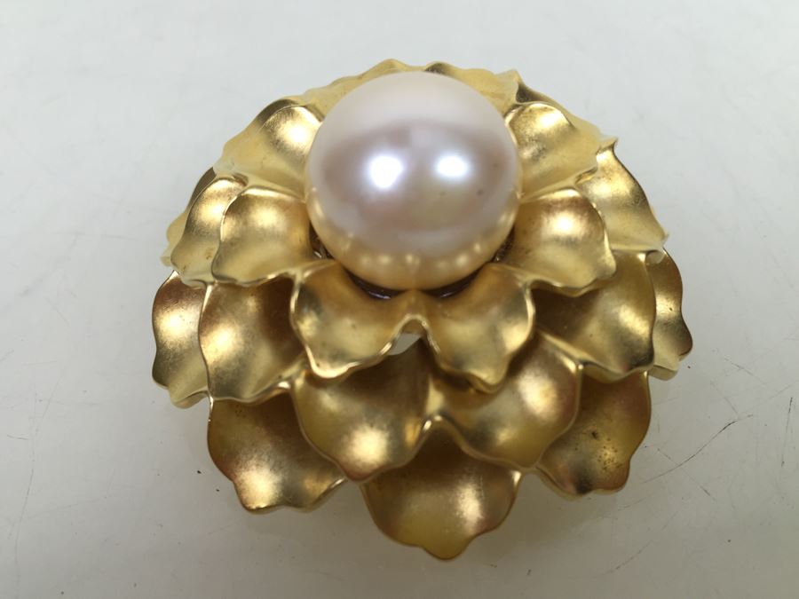 Large Vintage Monet Gold Tone Flower Brooch [Photo 4]