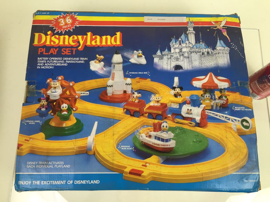 Disneyland Play Set Battery Operated Disneyland Train Starts Futureland, Fantasyland, And Adventureland In Motion SEARS 44093 New In Box [Photo 15]