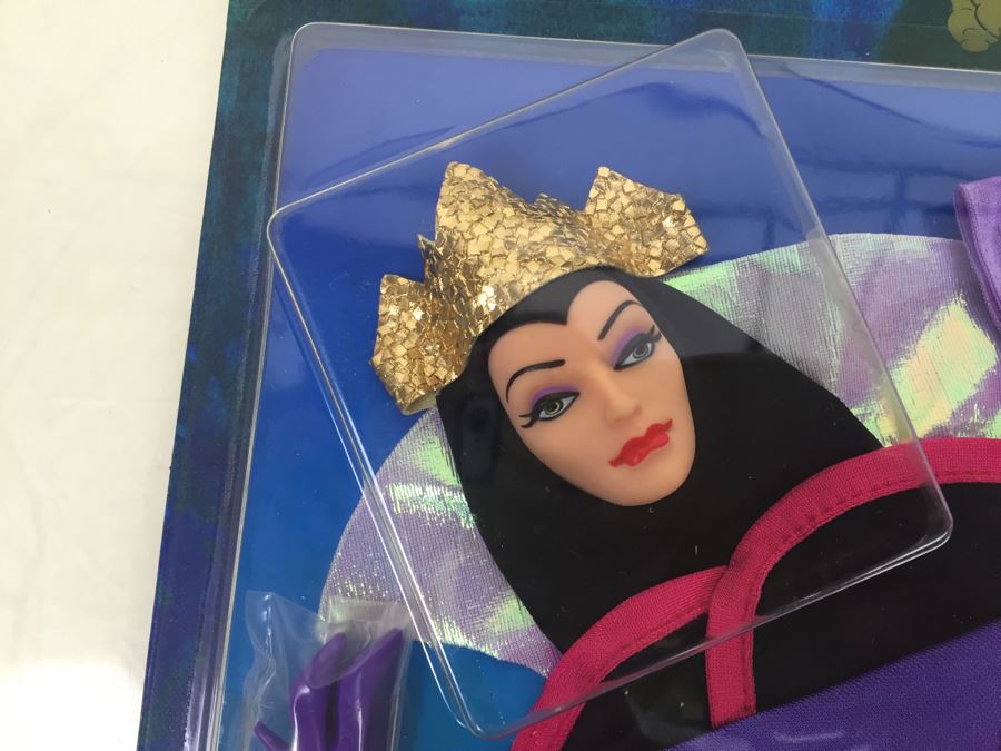 Walt Disney's Snow White And The Seven Dwarfs The Queen & Costume Playset New On Card Mattel 7784 Vintage 1992 [Photo 5]