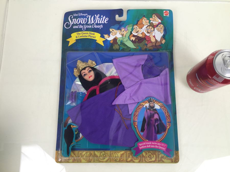Walt Disney's Snow White And The Seven Dwarfs The Queen & Costume Playset New On Card Mattel 7784 Vintage 1992 [Photo 1]