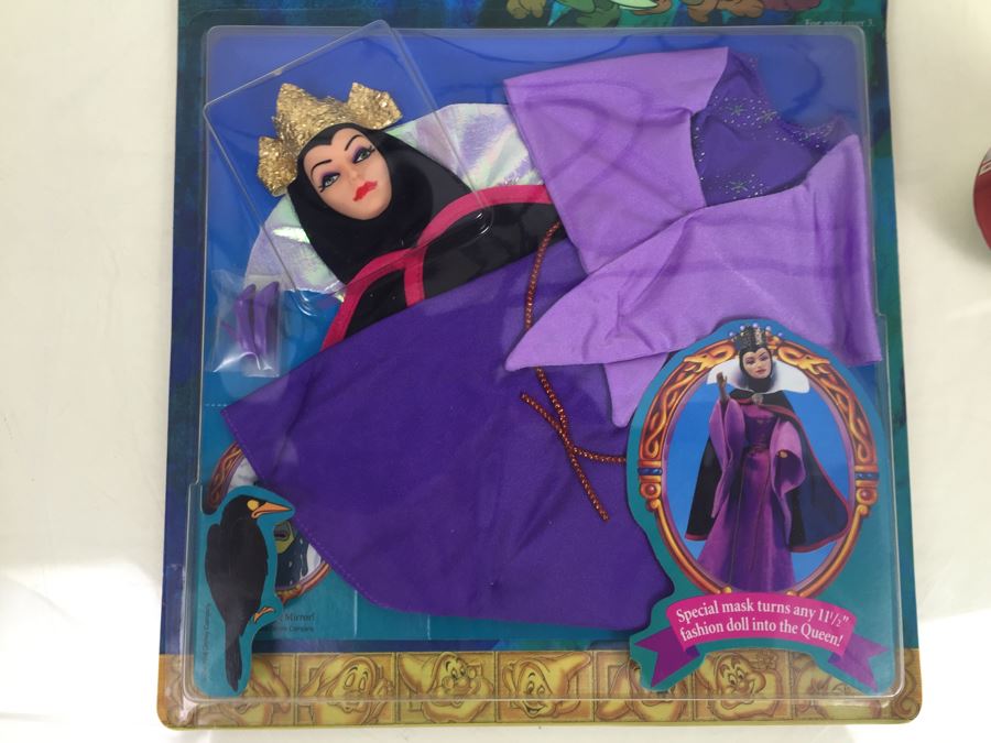 Walt Disney's Snow White And The Seven Dwarfs The Queen & Costume Playset New On Card Mattel 7784 Vintage 1992 [Photo 6]
