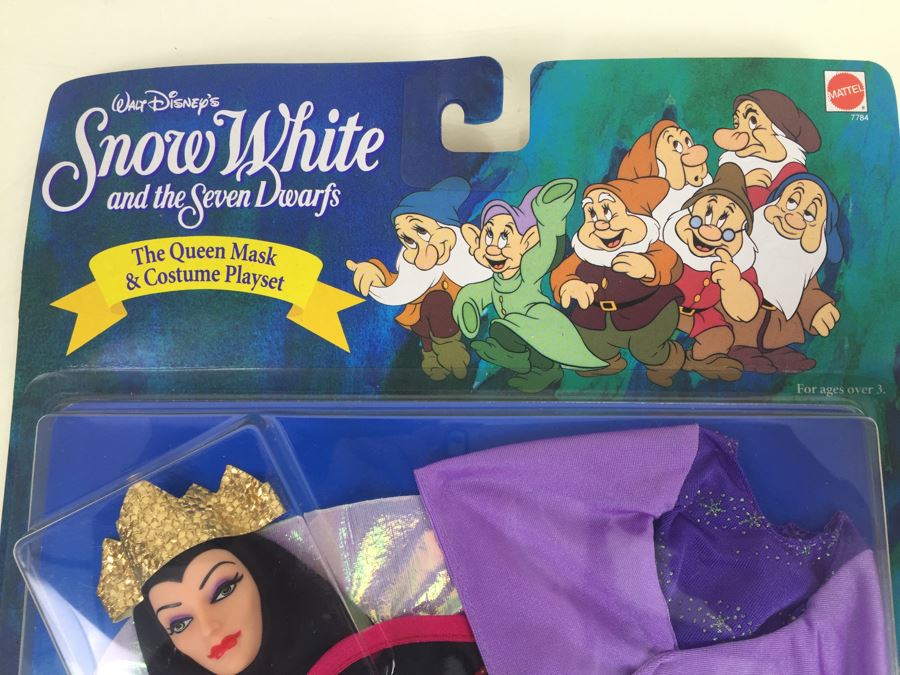 Walt Disneys Snow White And The Seven Dwarfs The Queen And Costume Playset New On Card Mattel 