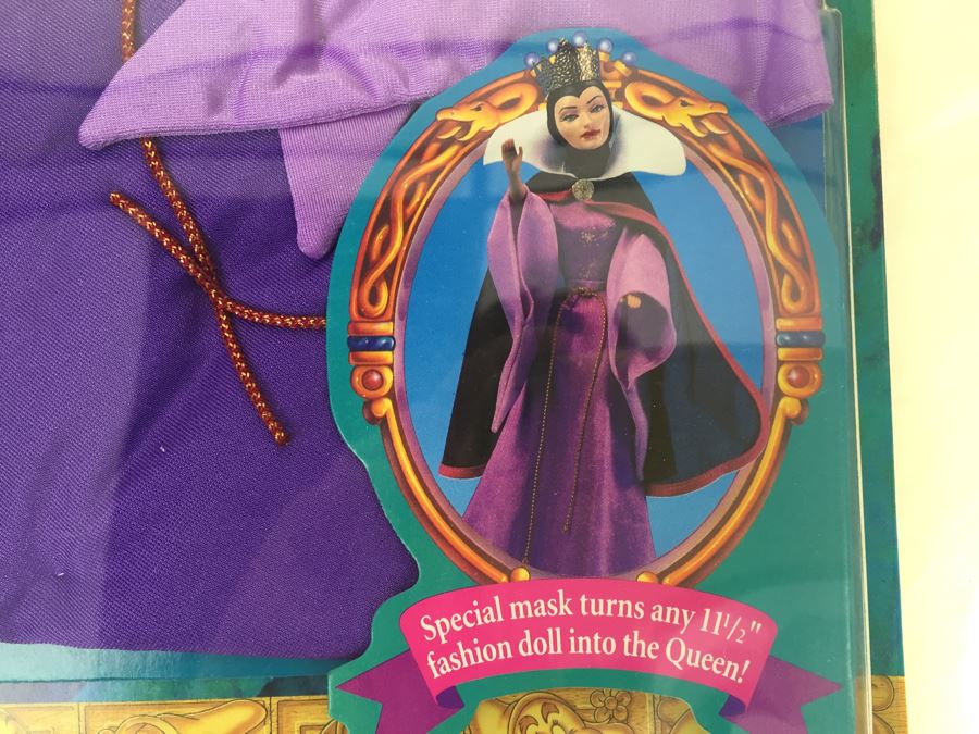 Walt Disney's Snow White And The Seven Dwarfs The Queen & Costume Playset New On Card Mattel 7784 Vintage 1992 [Photo 7]