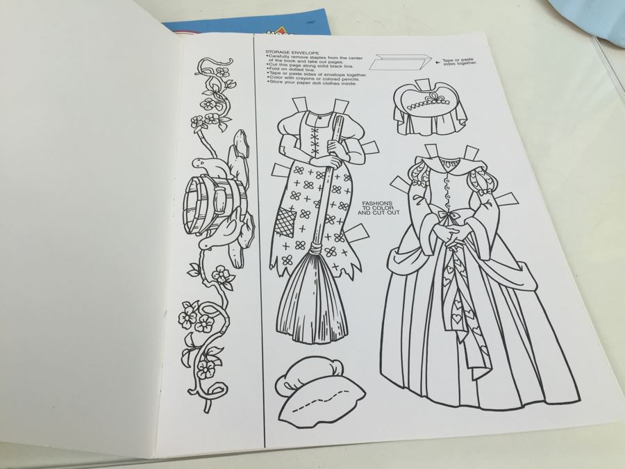 Walt Disney's Snow White And The Seven Dwarfs Snow White Bank + Cinderella Bank + Pair Of Snow White And The Seven Dwarfs Deluxe Paper Doll Golden Books New Old Stock [Photo 11]