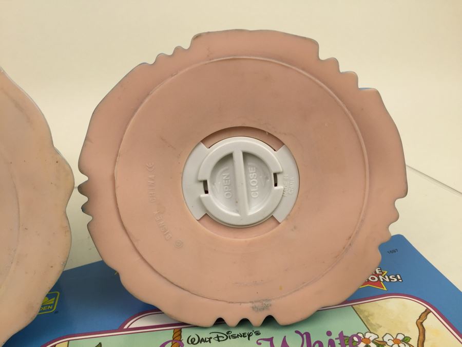 Walt Disney's Snow White And The Seven Dwarfs Snow White Bank + Cinderella Bank + Pair Of Snow White And The Seven Dwarfs Deluxe Paper Doll Golden Books New Old Stock [Photo 10]