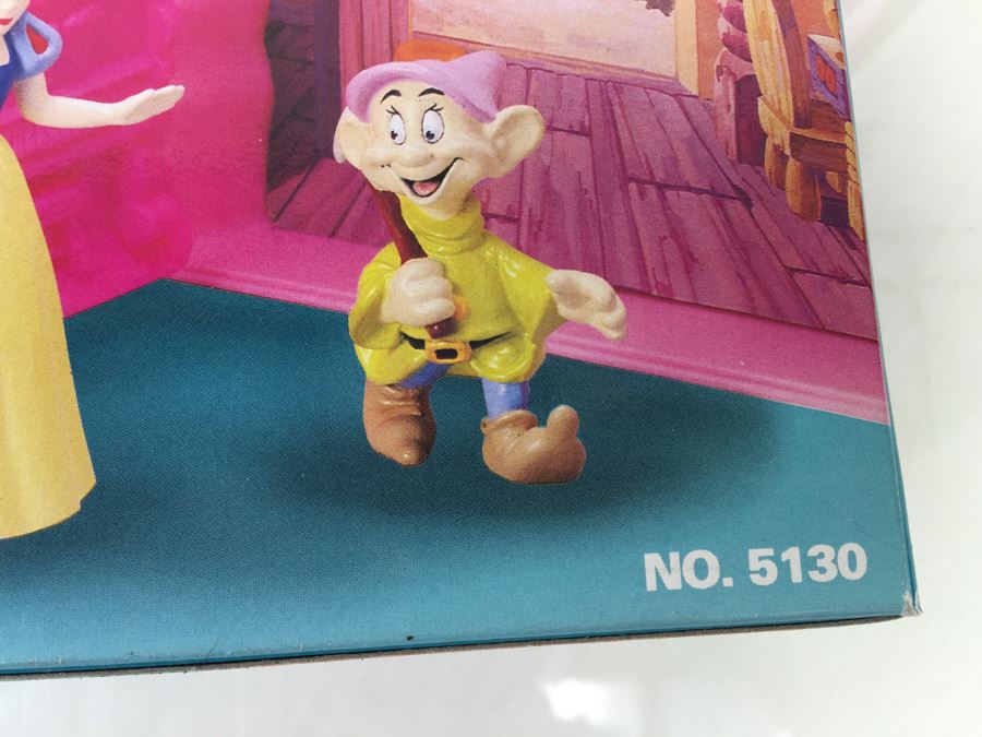 Walt Disney's Snow White And The Seven Dwarfs Once Upon A Time Playset Mattel 5130 Vintage [Photo 7]