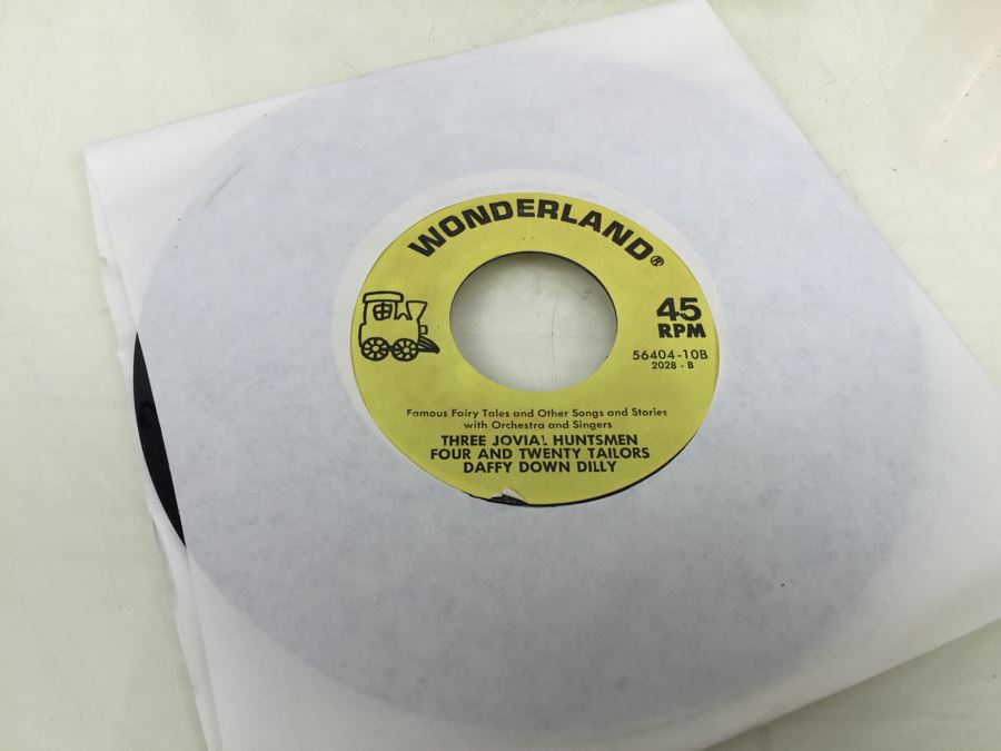 Winnie The Pooh And Tigger, Too 45 RPM Record Carrying Case With (5) 45RPM Records New Old Stock [Photo 16]