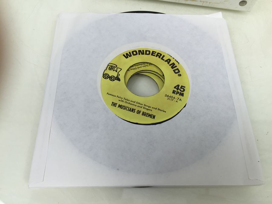 Winnie The Pooh And Tigger, Too 45 RPM Record Carrying Case With (5) 45RPM Records New Old Stock [Photo 11]