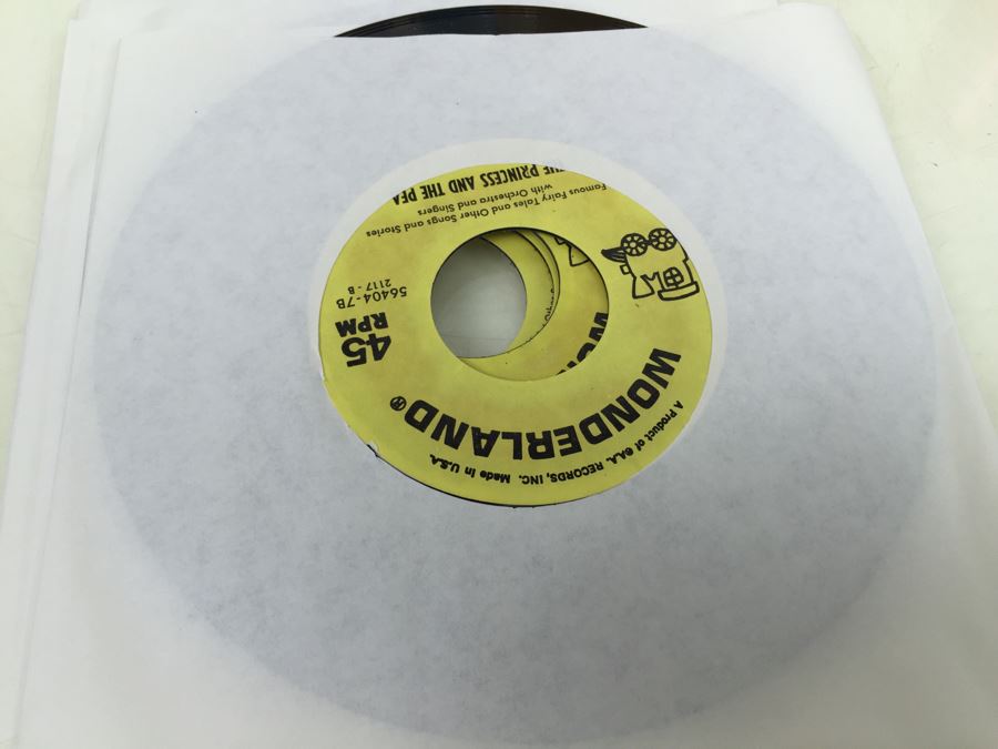 Winnie The Pooh And Tigger, Too 45 RPM Record Carrying Case With (5) 45RPM Records New Old Stock [Photo 12]