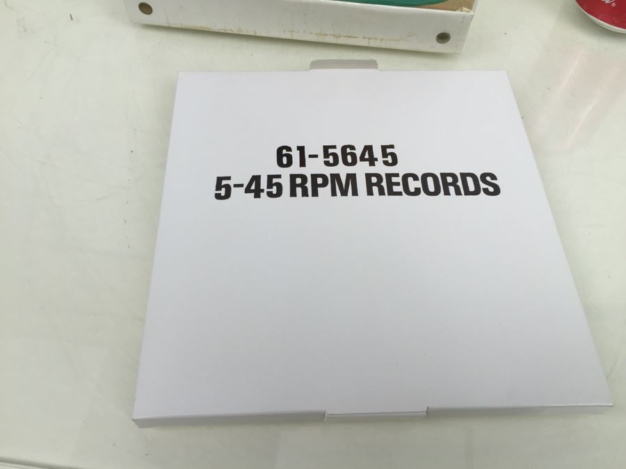 Winnie The Pooh And Tigger, Too 45 RPM Record Carrying Case With (5) 45RPM Records New Old Stock [Photo 4]