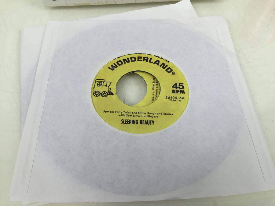 Winnie The Pooh And Tigger, Too 45 RPM Record Carrying Case With (5) 45RPM Records New Old Stock [Photo 15]