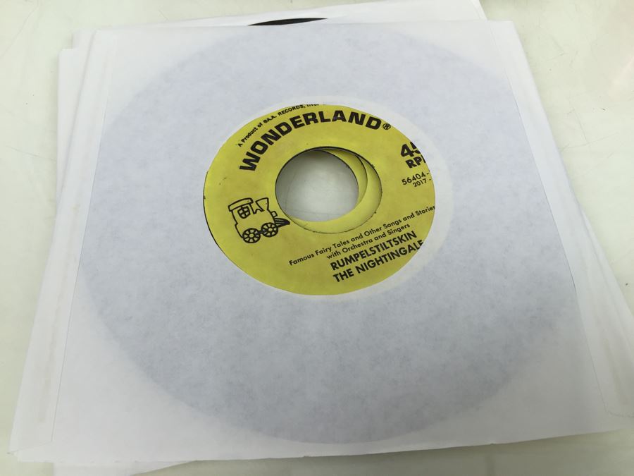 Winnie The Pooh And Tigger, Too 45 RPM Record Carrying Case With (5) 45RPM Records New Old Stock [Photo 19]