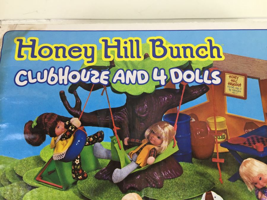 Honey Hill Bunch Clubhouse And 4 Dolls Mattel 9373 New In Box [Photo 4]