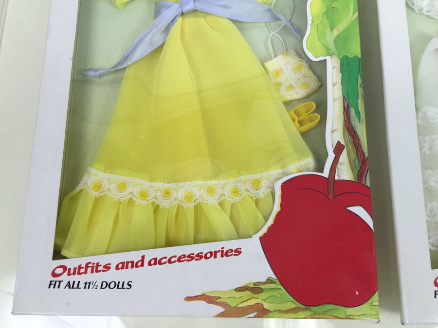 Pair Of Disney Snow White And The Seven Dwarfs Outfits And Accessories 11 1/2' Doll New In Box Vintage The Walt Disney Company Bikin [Photo 5]