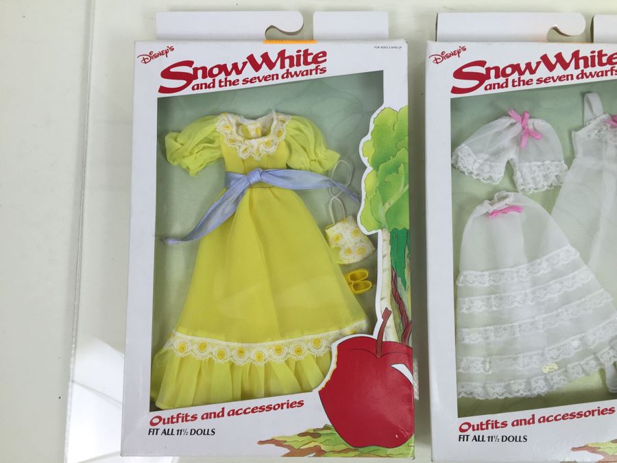 Pair Of Disney Snow White And The Seven Dwarfs Outfits And Accessories 11 1/2' Doll New In Box Vintage The Walt Disney Company Bikin [Photo 2]
