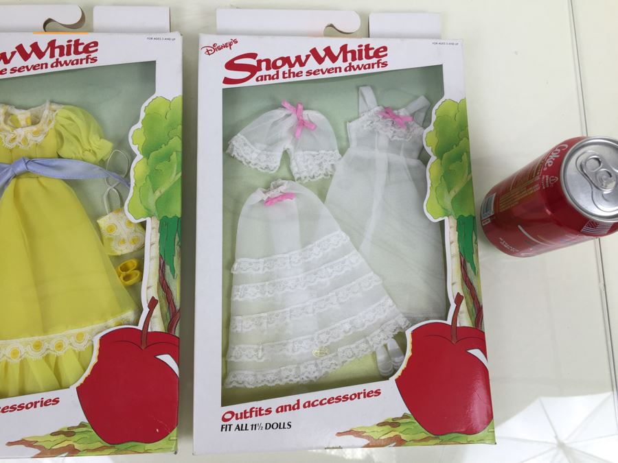 Pair Of Disney Snow White And The Seven Dwarfs Outfits And Accessories 11 1/2' Doll New In Box Vintage The Walt Disney Company Bikin [Photo 3]
