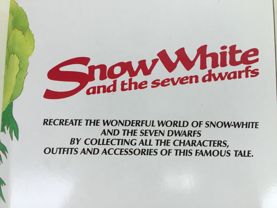 Pair Of Disney Snow White And The Seven Dwarfs Outfits And Accessories 11 1/2' Doll New In Box Vintage The Walt Disney Company Bikin [Photo 7]