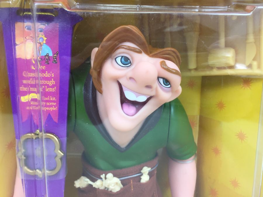 Disney's The Hunchback Of Notre Dame 'MAGIC VIEW Quasimodo' Action Figure Doll Mattel 15313 Vintage 1995 [Photo 4]