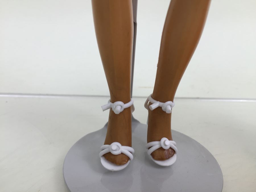 Vintage Doll With Stand [Photo 8]