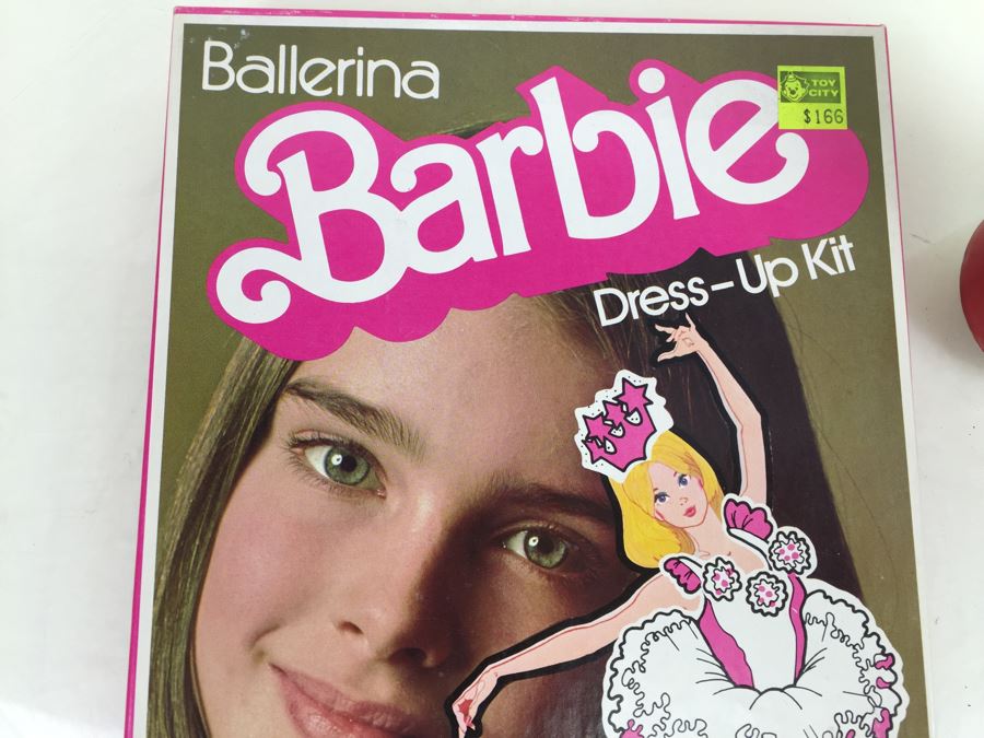 Ballerina Barbie Dress-Up Kit By Colorforms Mattel Vintage 1977 Brooke Shields Model [Photo 4]